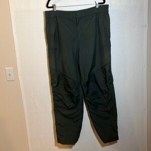 CABELA’S nylon hiking pants, size large, green color